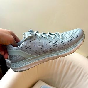 Under Armour Sneakers